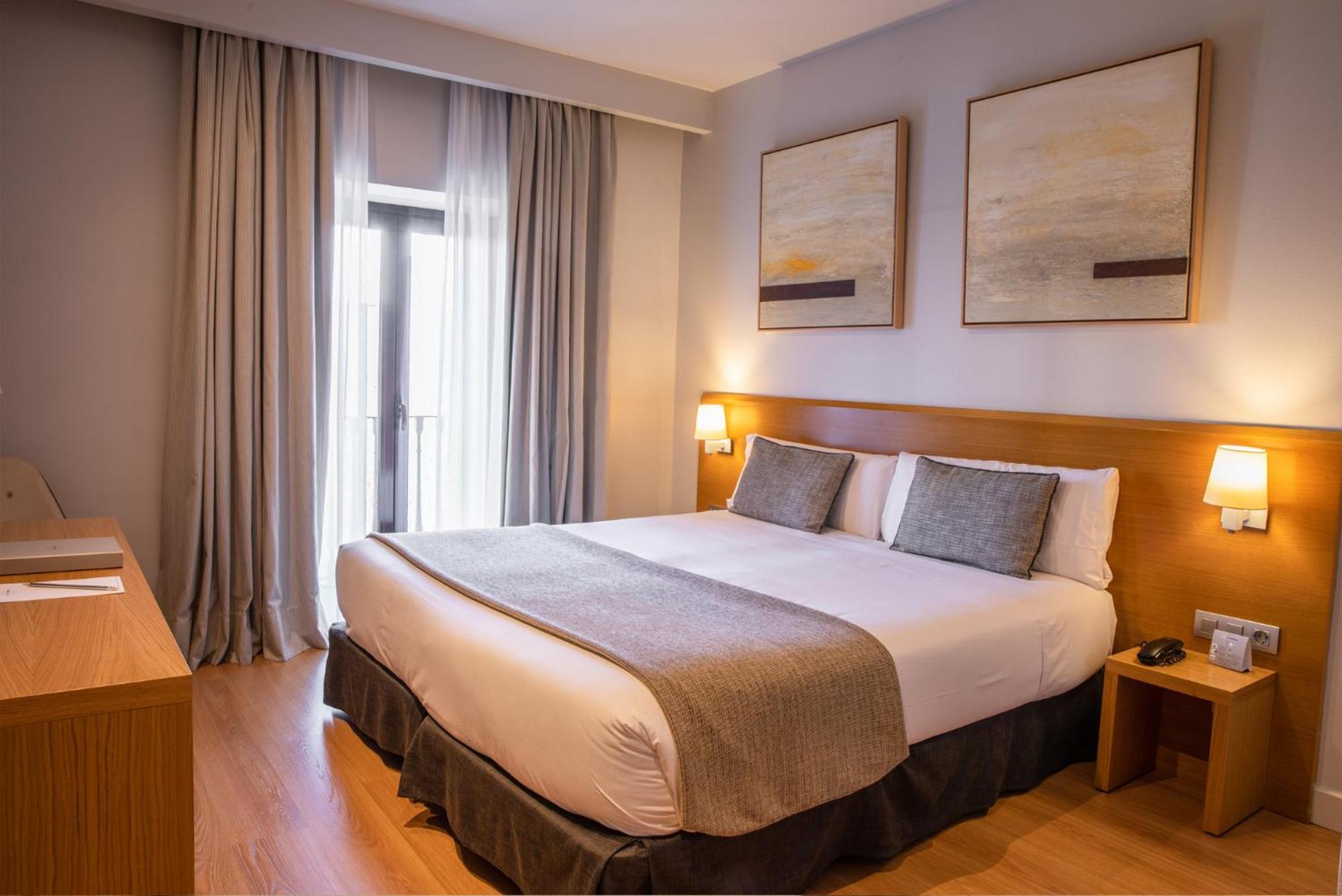 Hotel Arc La Rambla Barcellona Esterno foto