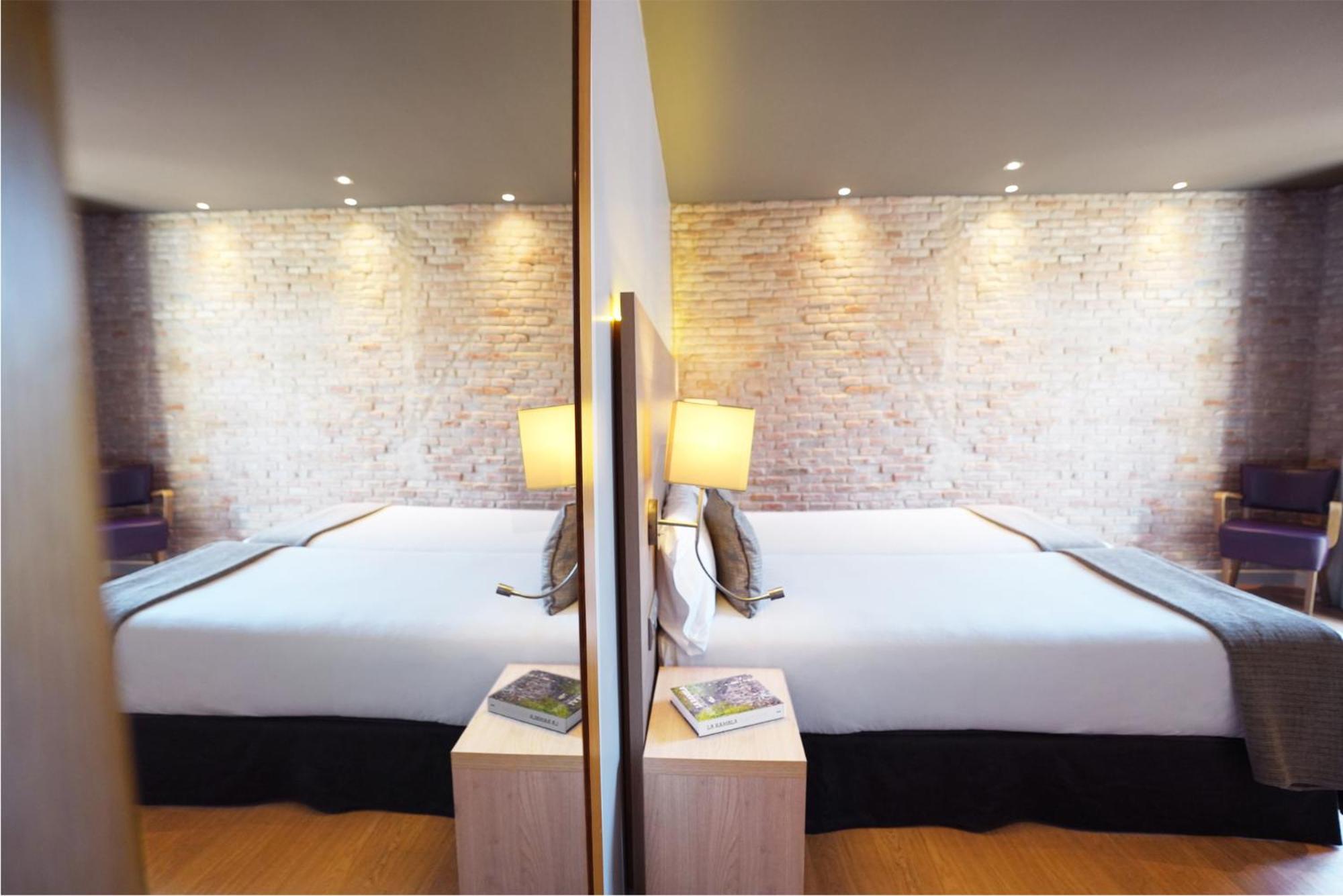 Hotel Arc La Rambla Barcellona Esterno foto