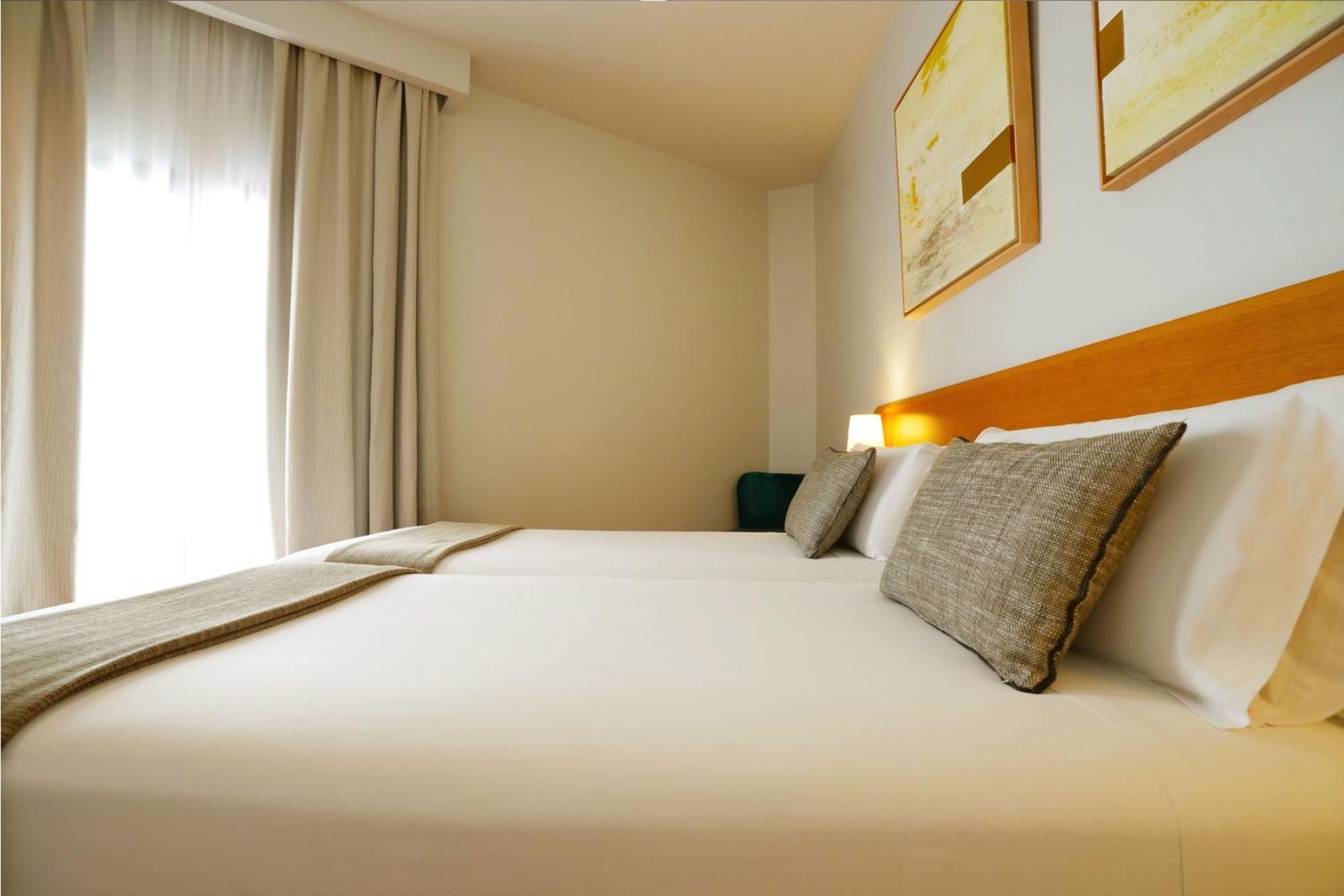 Hotel Arc La Rambla Barcellona Esterno foto