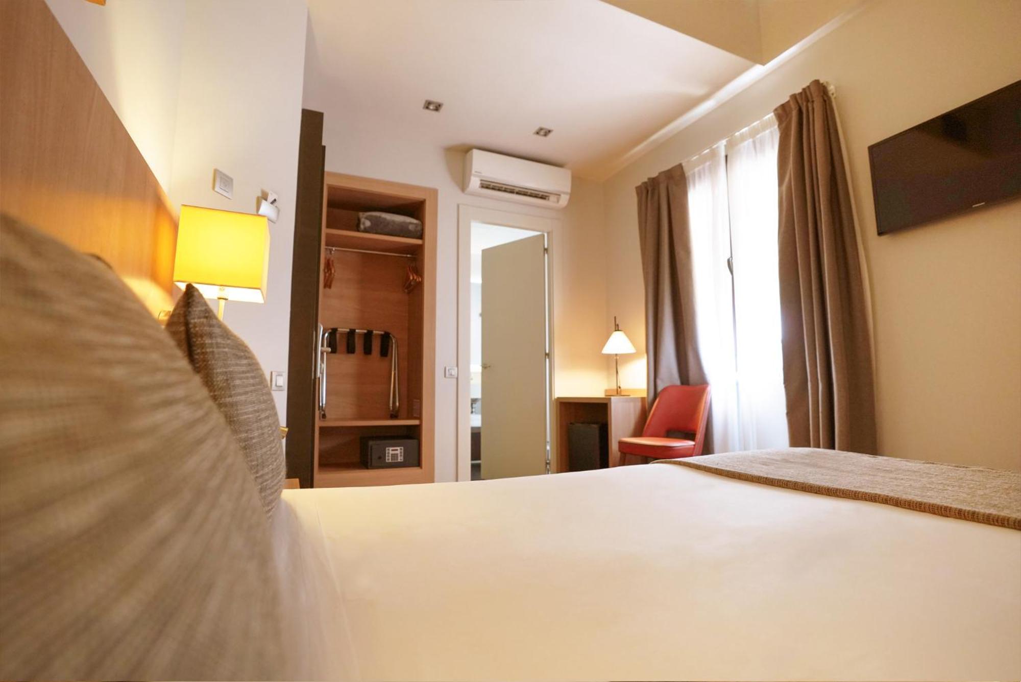 Hotel Arc La Rambla Barcellona Esterno foto