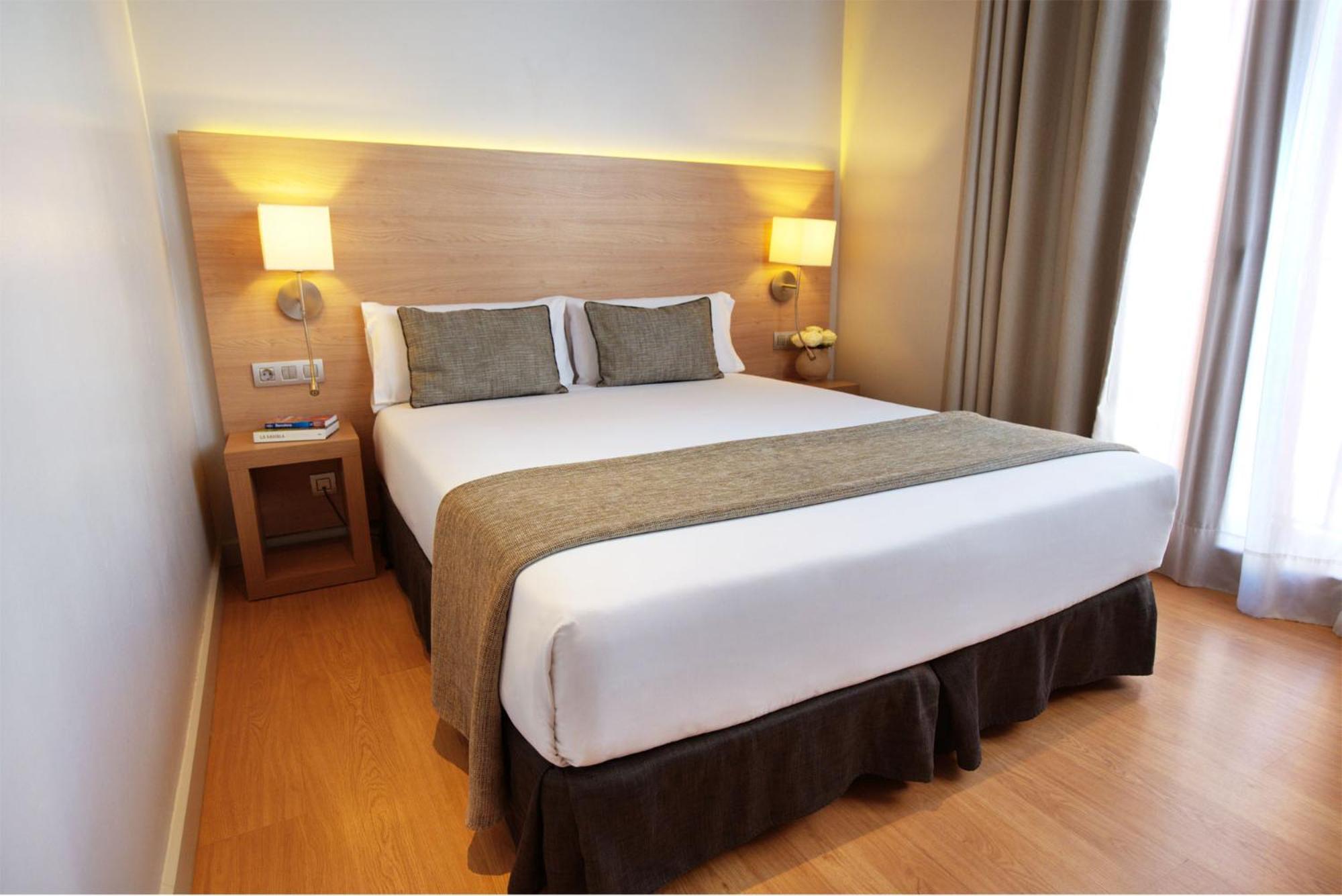 Hotel Arc La Rambla Barcellona Esterno foto