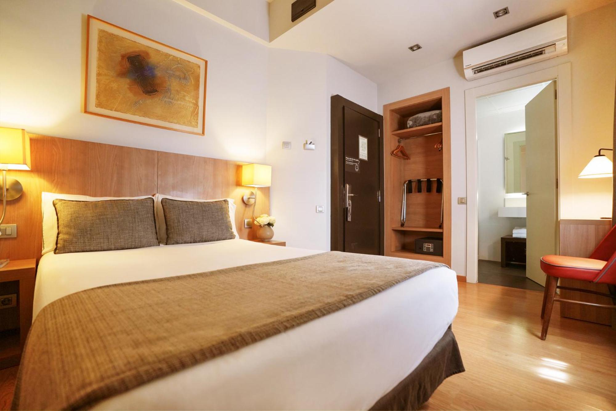 Hotel Arc La Rambla Barcellona Esterno foto